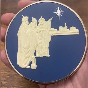 Vintage Hallmark Three Kings Cameo Keepsake Nativity Ornament